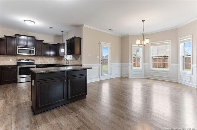 Building Photo - 573 Wedgefield Dr