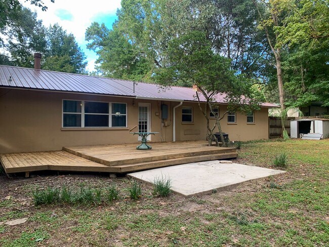 Building Photo - 3/2 House Walking Distance to UF & Law Sch...