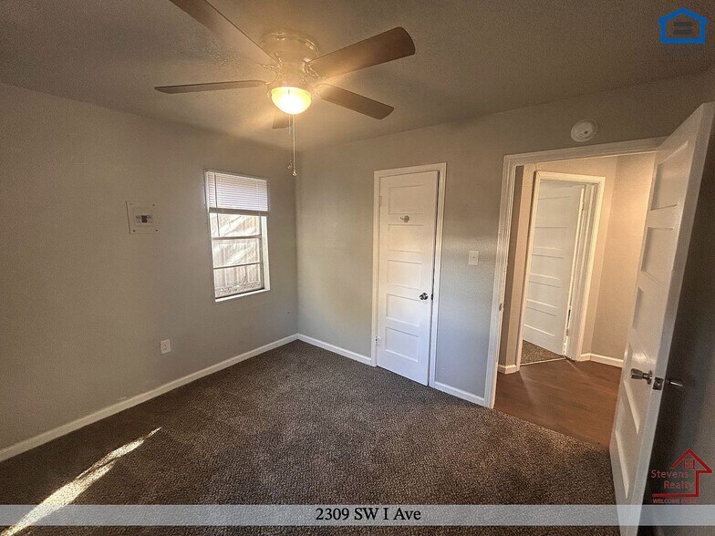 Building Photo - 2309 SW I Ave