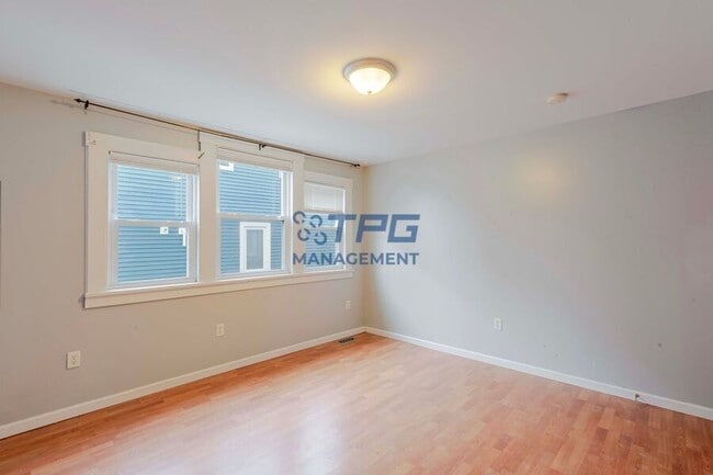 Building Photo - 32 Barberie Ave