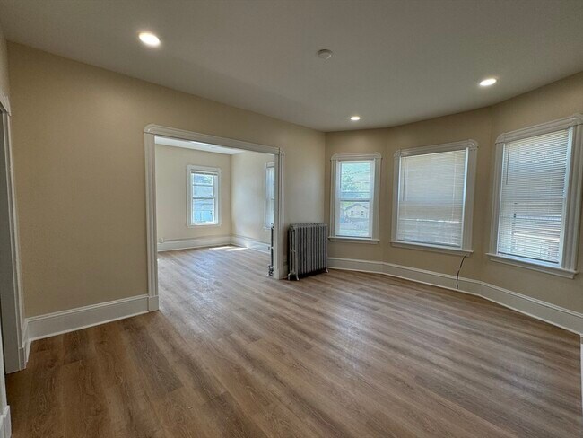 Building Photo - 180 Richmond St