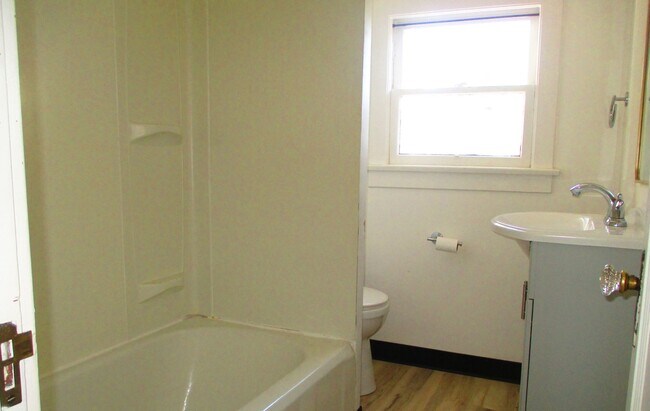 Building Photo - Khara, J - 1208 #A