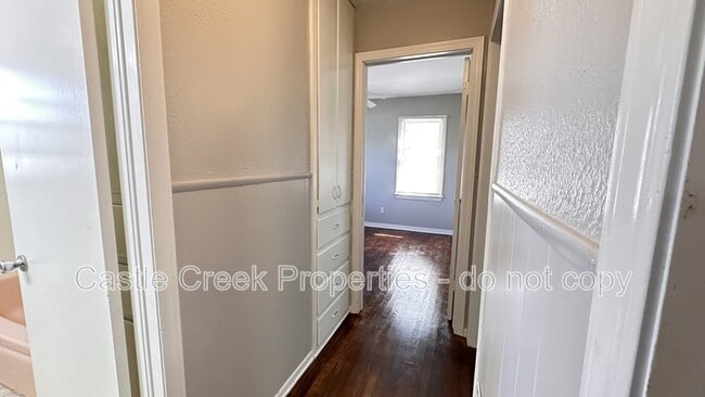 Building Photo - 1104 Hickory Ln