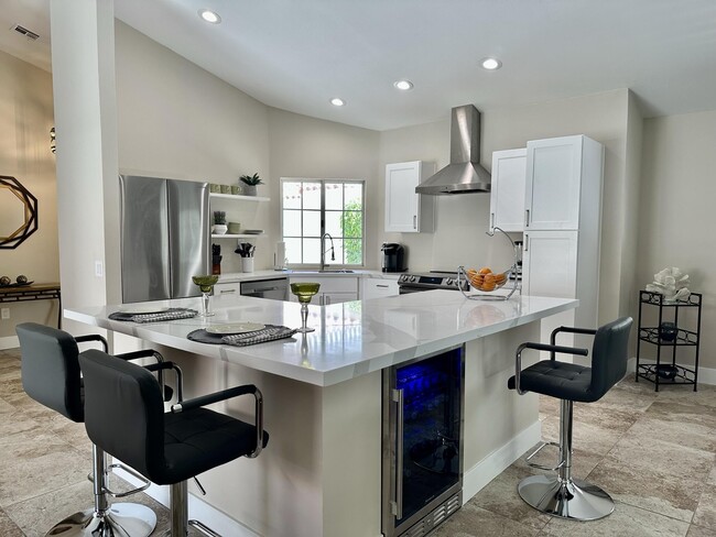 Building Photo - 43755 Cll Las Brisas W