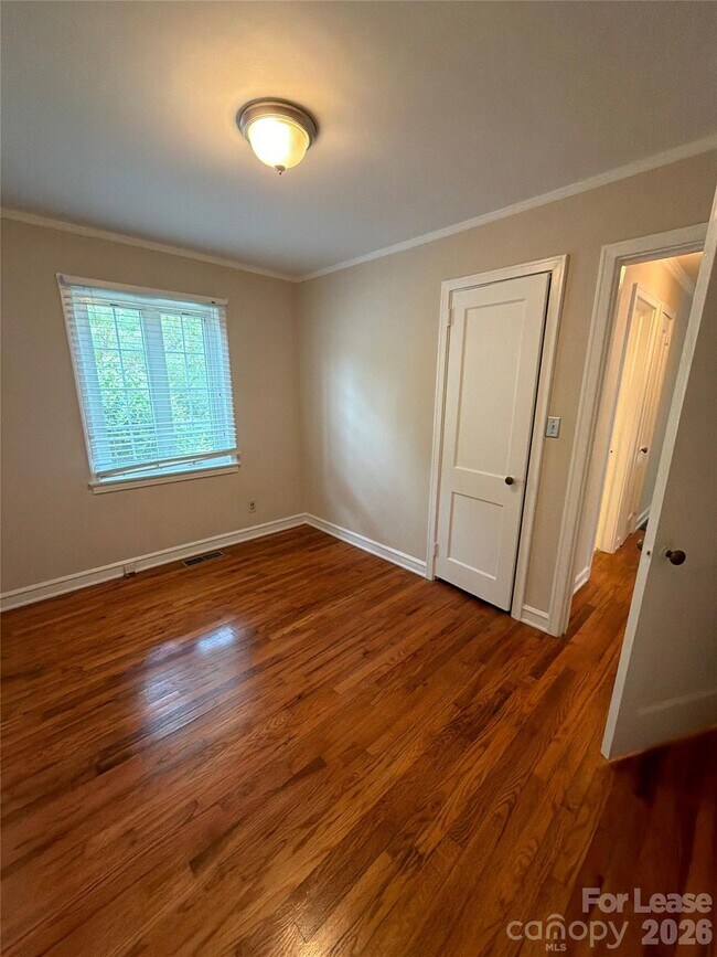Building Photo - 1818 Jameston Dr