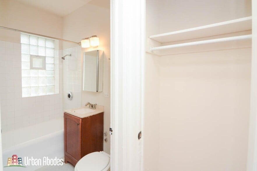 Building Photo - 4614 Paulina N St