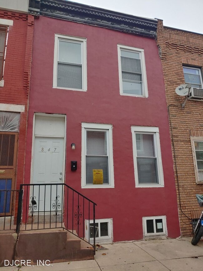 Building Photo - 2 br, 1 bath House - 847 E Hilton Street