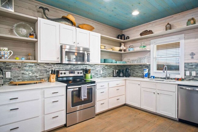 Building Photo - 2727 Eleventh Street-SI ID1023166P