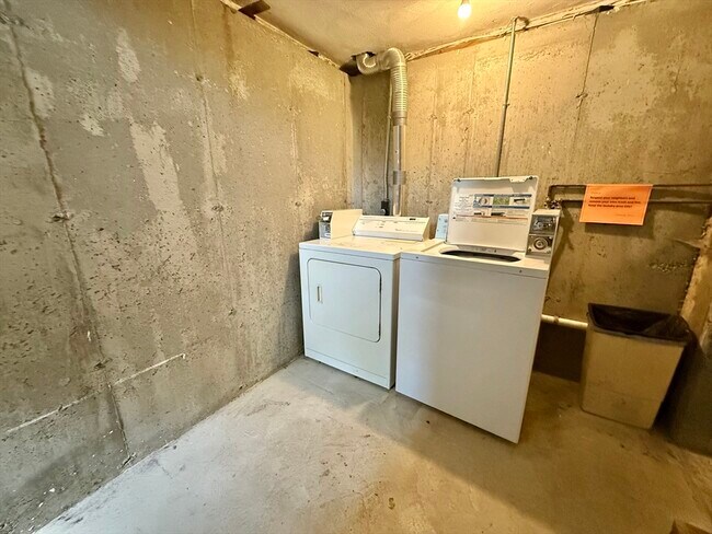 Building Photo - 18 Dunstan St