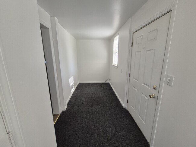 Building Photo - 635 S 39th St