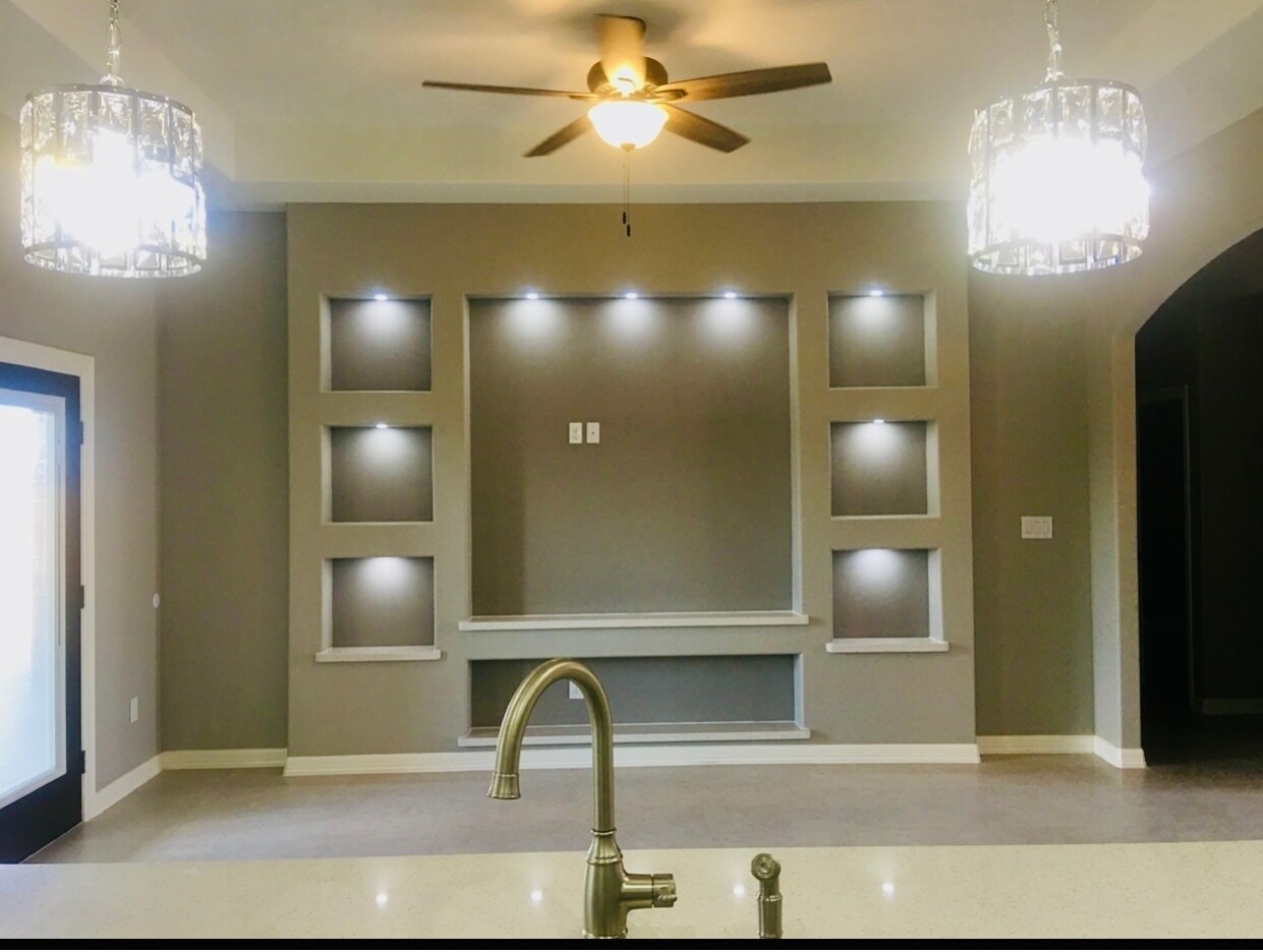 Building Photo - 3873 Tolosa St