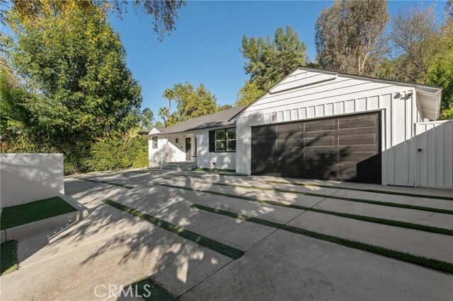 Primary Photo - 5244 Vanalden Ave