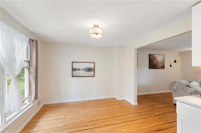 Building Photo - 20 Paddington Dr