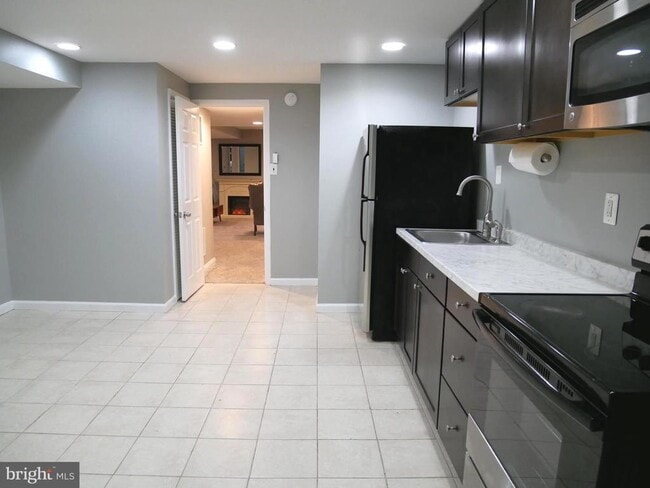 Building Photo - 1805 Arcola Ave