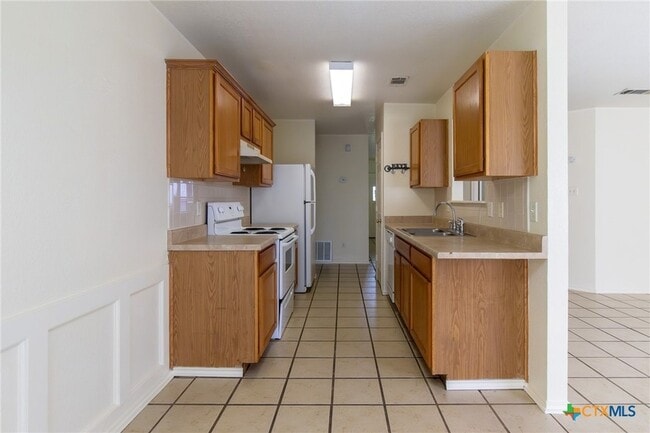 Building Photo - 1203 Fox Creek Dr