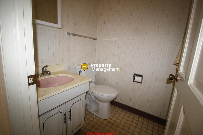 Building Photo - Quiet Mature Neighborhood