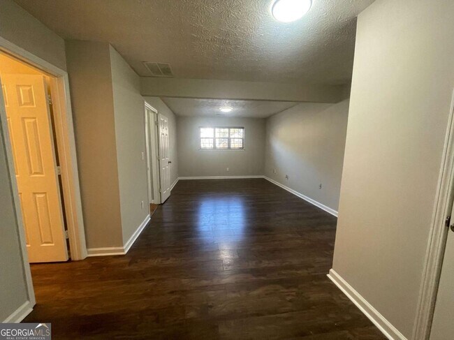 Building Photo - 3015 Cascade Manor Dr