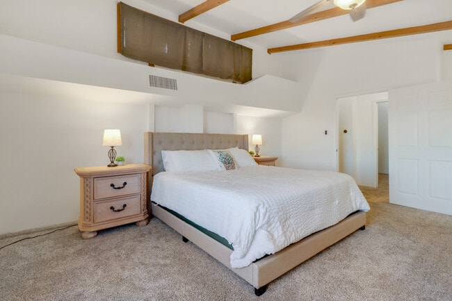 Building Photo - 1063 S Big Bear Rd