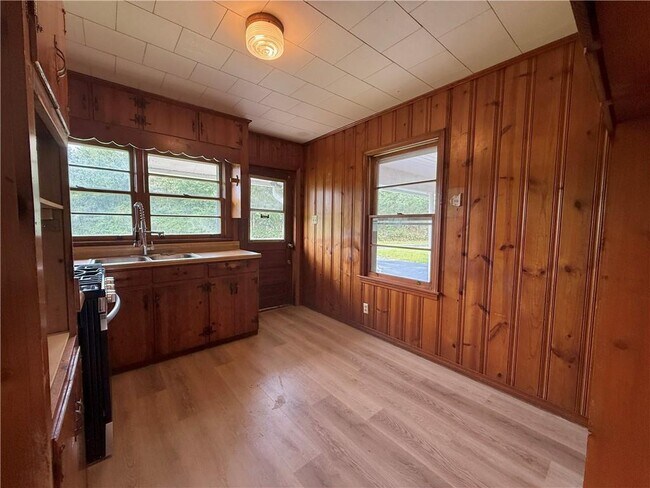 Building Photo - 5520 Helen Dr