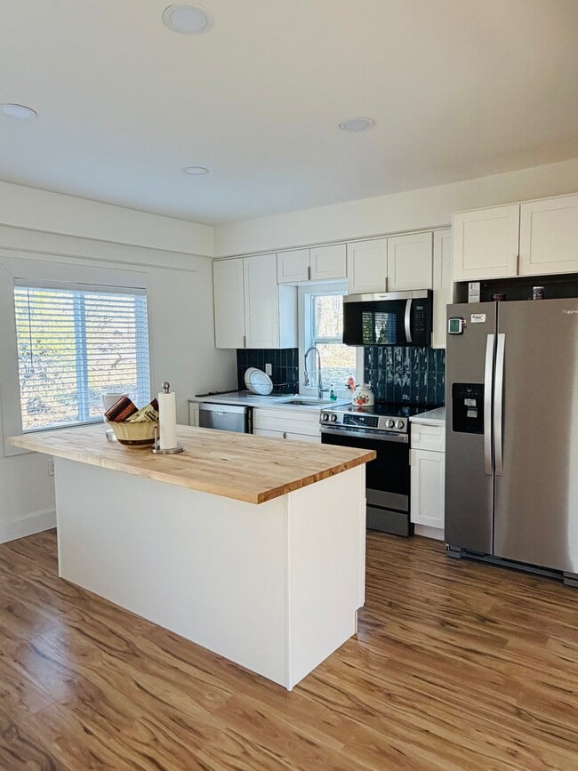 Building Photo - 515 Cow Hill Rd