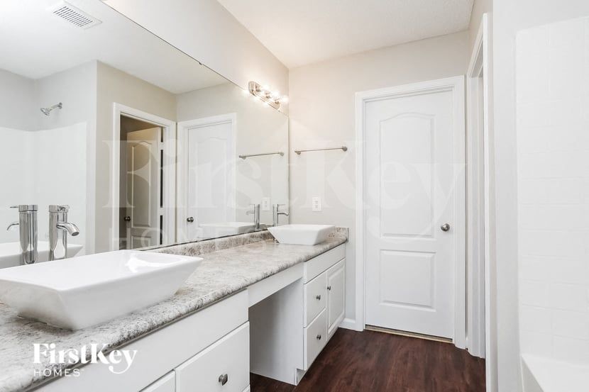 Building Photo - 5521 Scenic Brook Ln