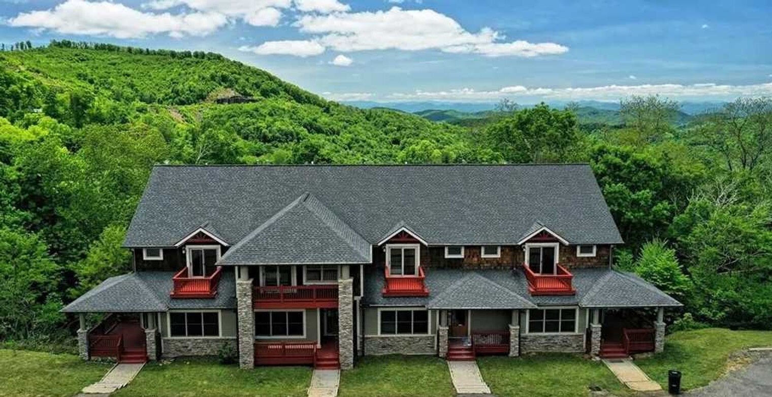 Building Photo - 330 Vista Dr