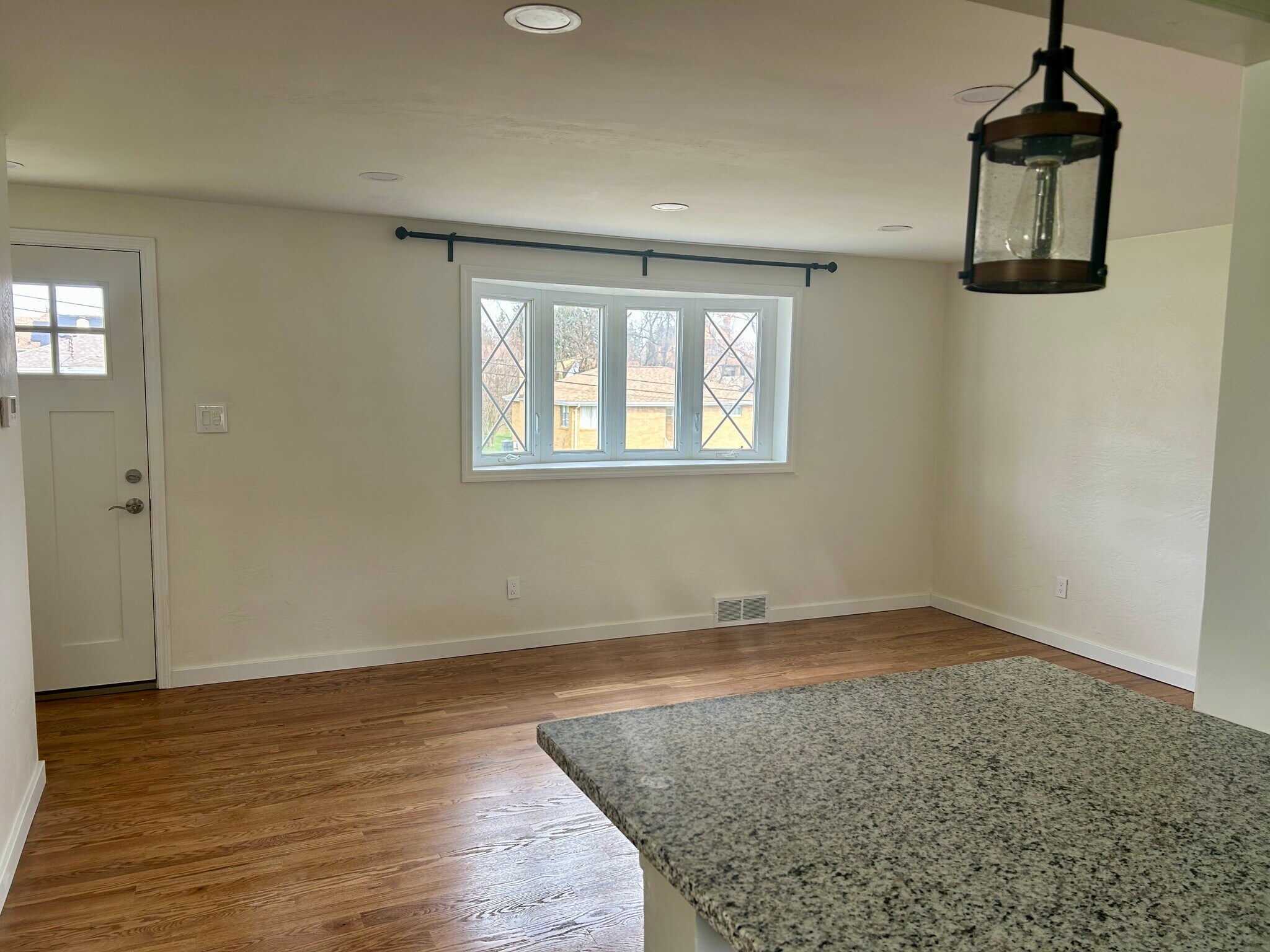 Building Photo - 214 Barbara Dr