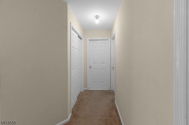 Building Photo - 158 Autumn Ridge Rd