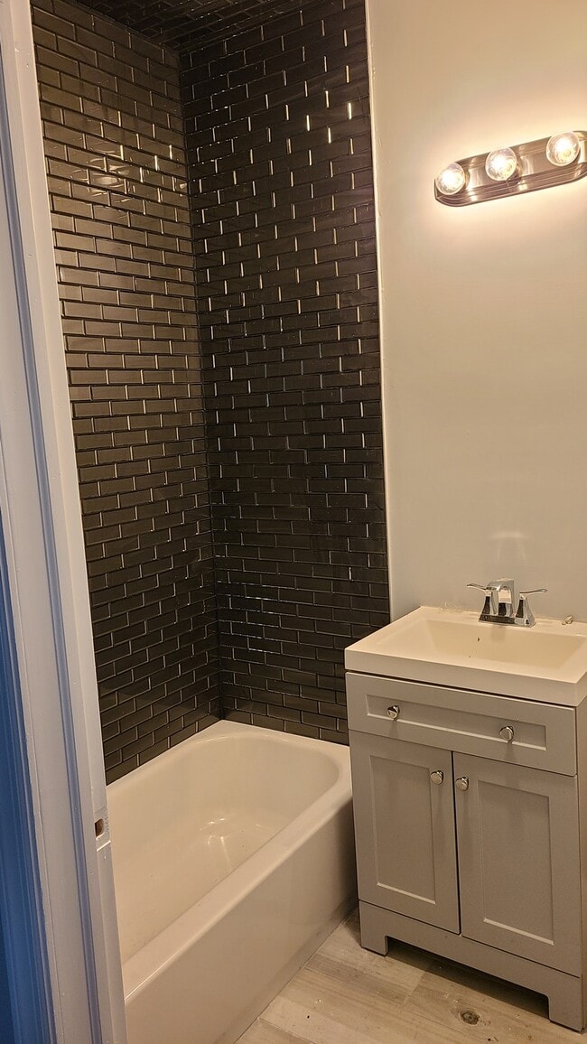 Building Photo - 550 South 18th Street, Unit 2R