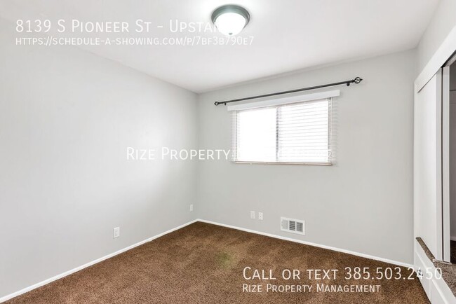 Building Photo - Desirable Upper Level Apartment