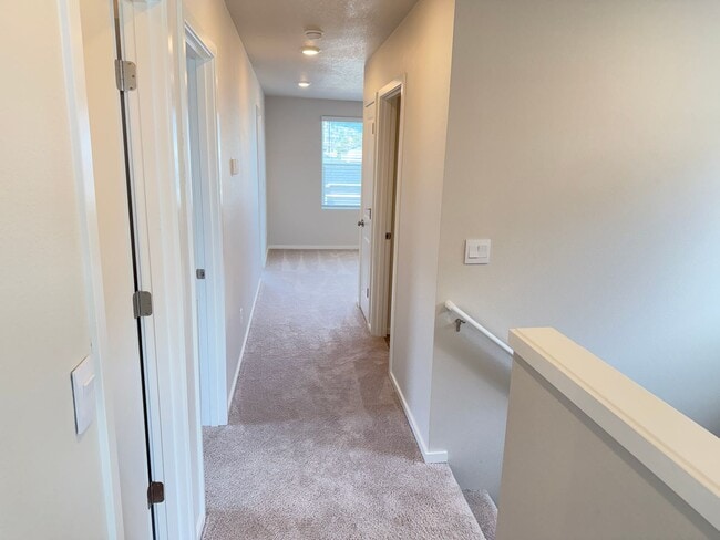 Building Photo - Newer 3 bedroom 2.5 bathroom house!