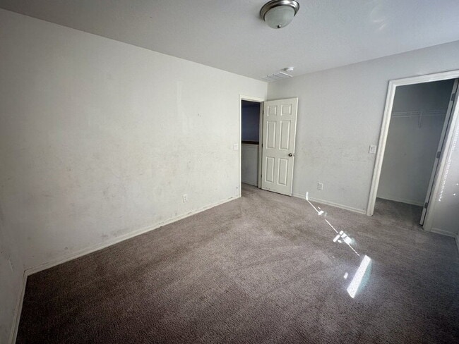 Building Photo - 226 W Watson Ct