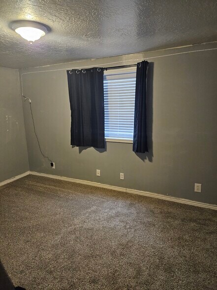Building Photo - 2137 N 750 W