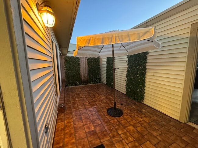 Building Photo - 1970 Augusta Dr