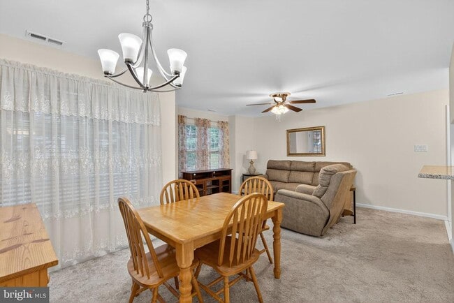 Building Photo - 511 Diamond Dr