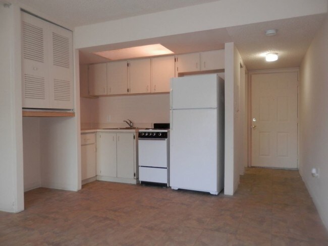 Building Photo - Studio Apt. near USF
