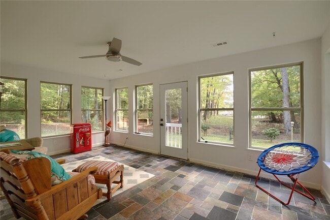 Building Photo - 764 Lovers Ln