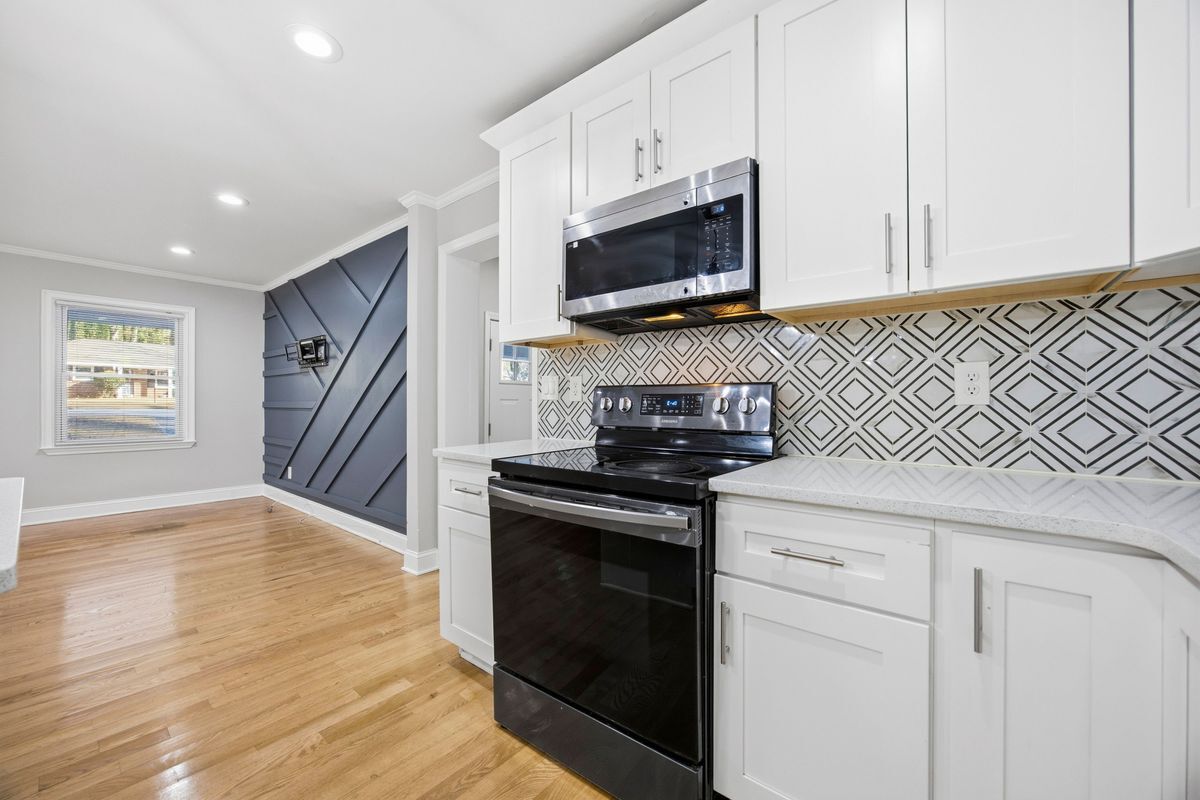 Building Photo - 2717 S Clark Dr