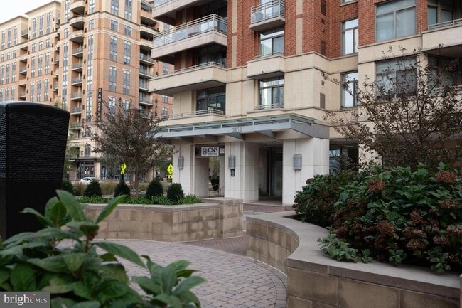 Building Photo - 3600 S Glebe Rd