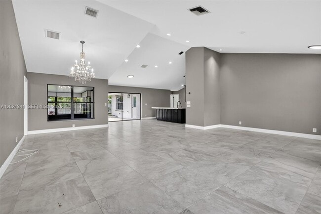 Building Photo - 9654 Sun Pointe Dr