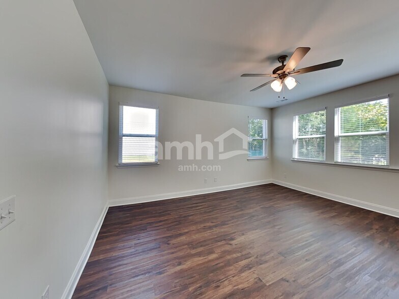 Building Photo - 5956 Hagar Vly Dr