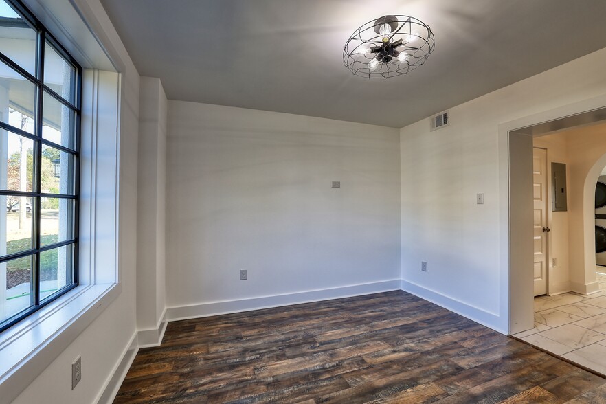 Building Photo - 1122 Wellman Ave NE