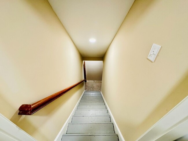 Building Photo - Luxury country rental 4x3 gated off black top!