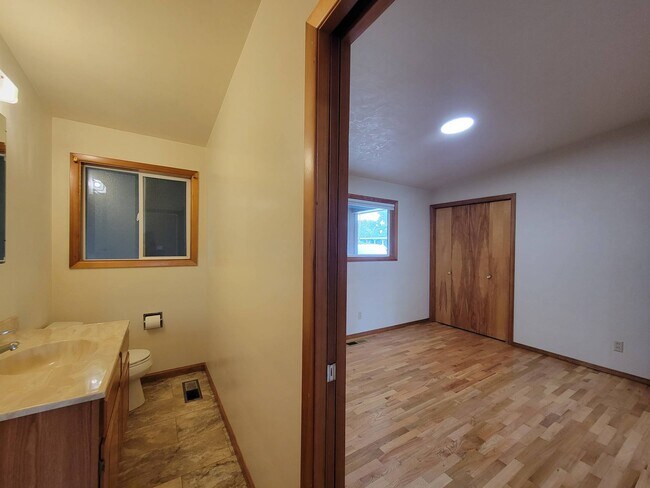 Building Photo - 305 N Quincy Pl