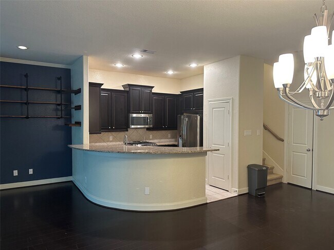 Building Photo - 5151 Oasis Park Ln
