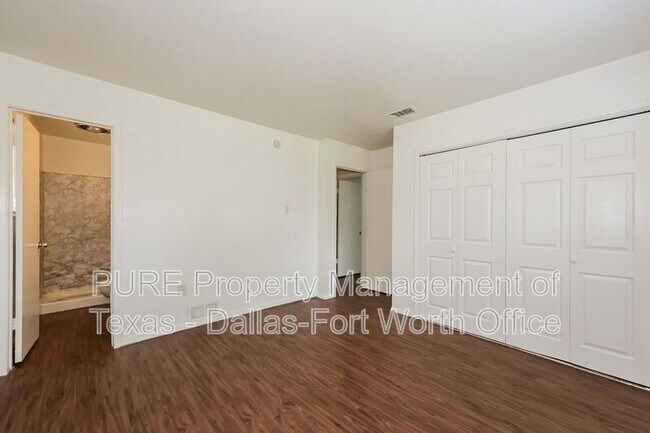 Building Photo - 1811 E Timberview Ln