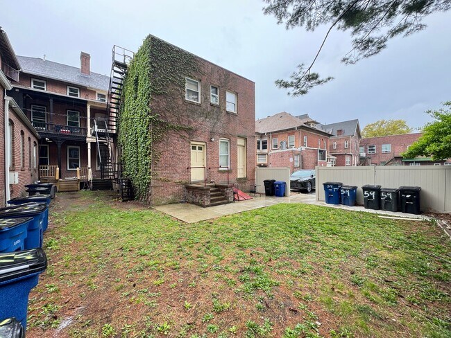 Building Photo - 59 Trumbull St