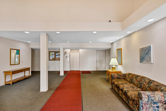 Building Photo - 1880 Bonnie Ln