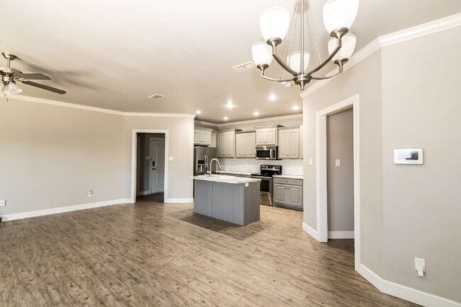 Building Photo - Cute Duplex in South Lubbock