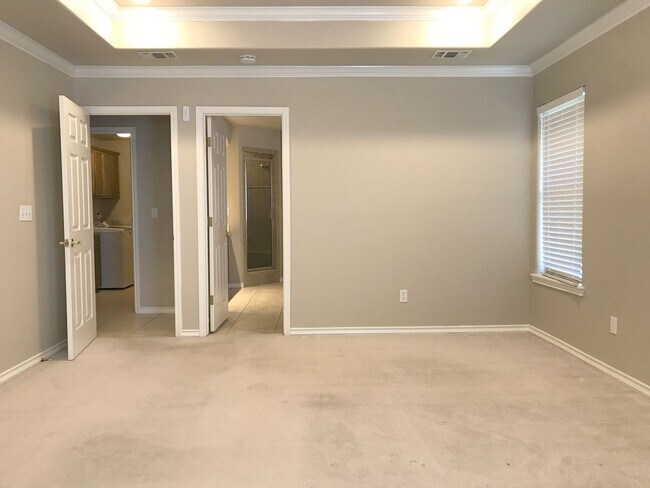 Building Photo - 15313 Guadalupe River Dr